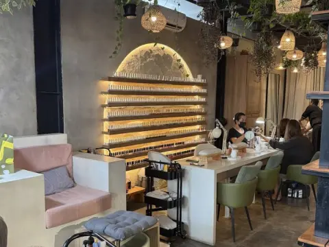더 러스틱 선 네일, 헤어앤스파 The Rustic Sun Berawa Nail, Hair & Spa