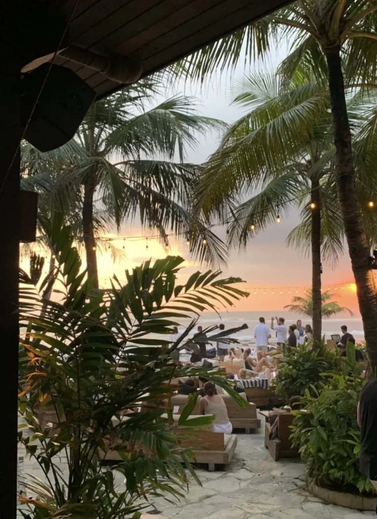 더 론 비치클럽 The Lawn Canggu Beach Club 사진 1/5