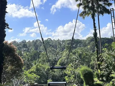 데사 스윙 Desa Swing Bongkasa