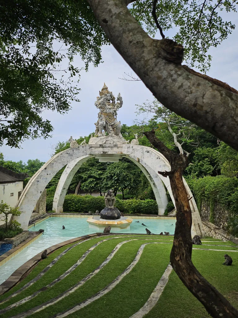 울루와뚜사원 Pura Luhur Uluwatu