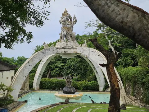 울루와뚜사원 Pura Luhur Uluwatu