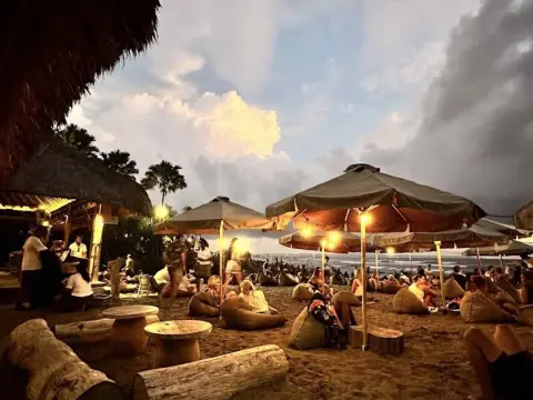타임스 비치와룽 Times Beach Warung