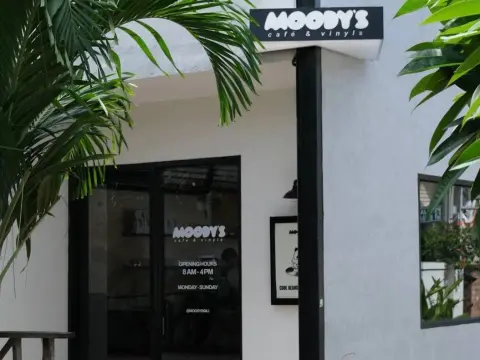 무디스 카페 앤 바이닐스 Moody's Café & Vinyls