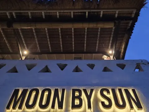 문 바이 선 Moon by Sun