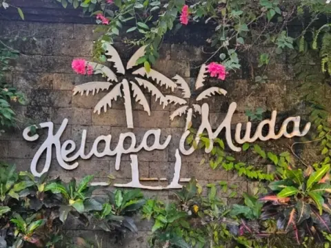 켈라파 무다/ 끌라파 무다 Kelapa Muda Ubud Pool Bar & Kitchen