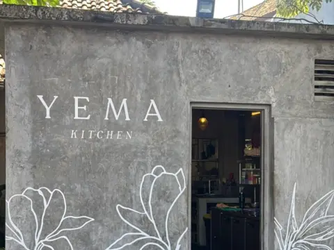 예마 키친 &예마 디저트 부띠크 Yema Kitchen