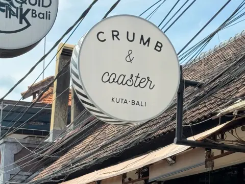 크럼 앤 코스터 Crumb & Coaster