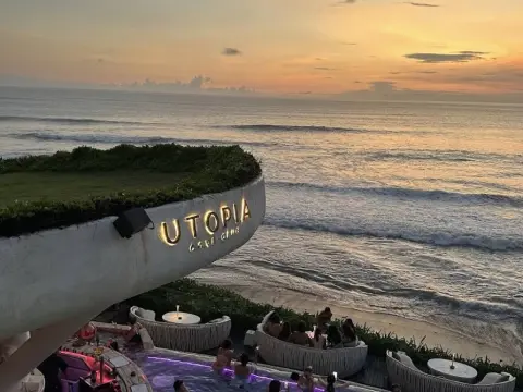 Luna Beach Club