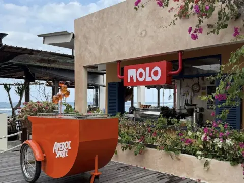 MOLO Restaurant & Bar