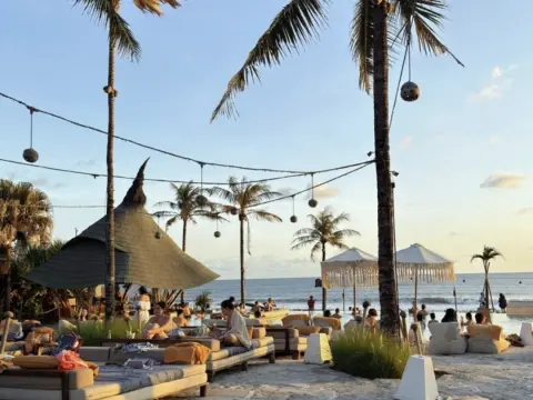마리 비치클럽 Mari Beach Club Bali
