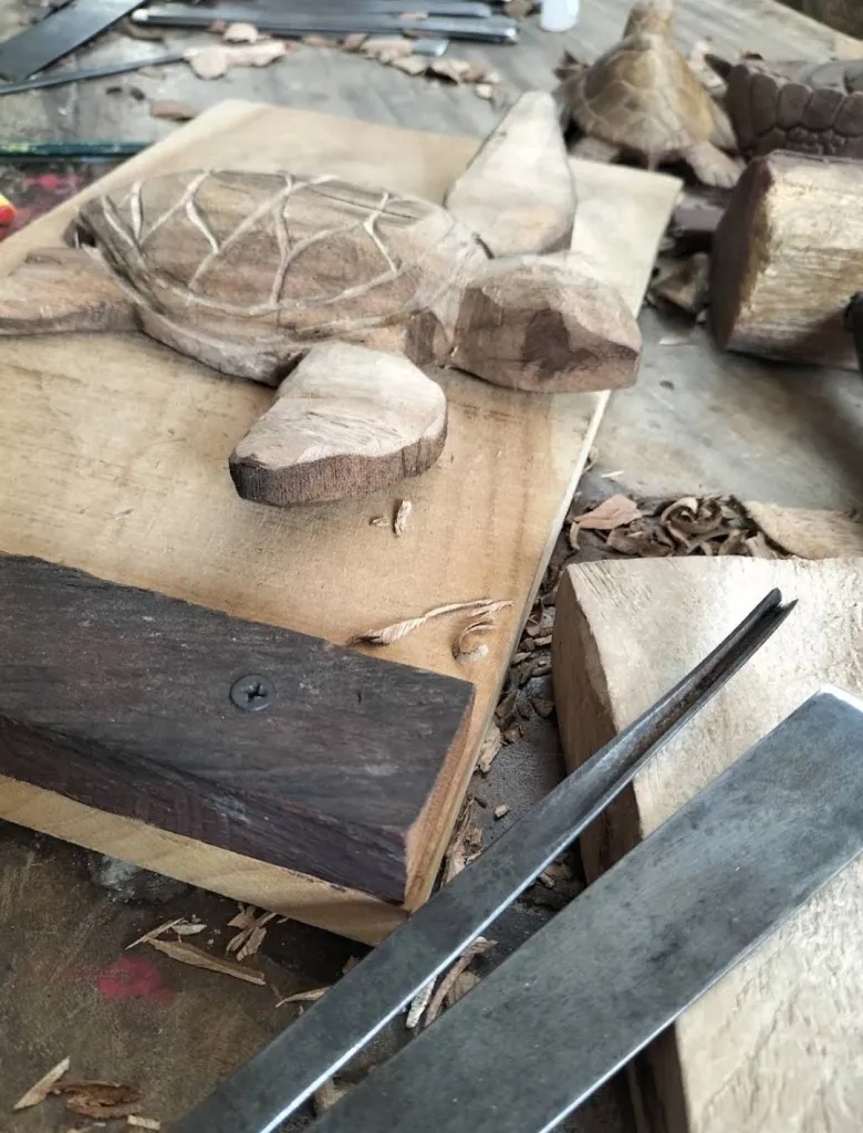 사누르 우드카빙- 메르타라우 카빙 레슨 Mertarauh Bali Carving Lessons 사진 1/3