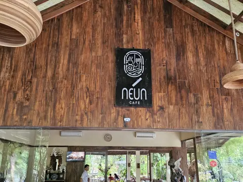 Neun cafe