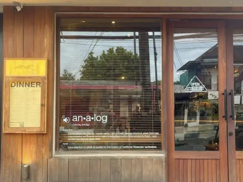 아날로그 울루와뚜 Analog Uluwatu | Cafe | Bar | Bistro