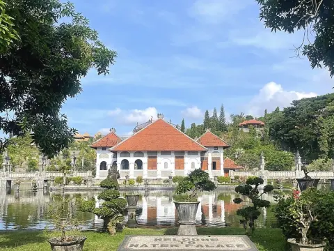 따만 우중 /타만 우중 Taman Ujung